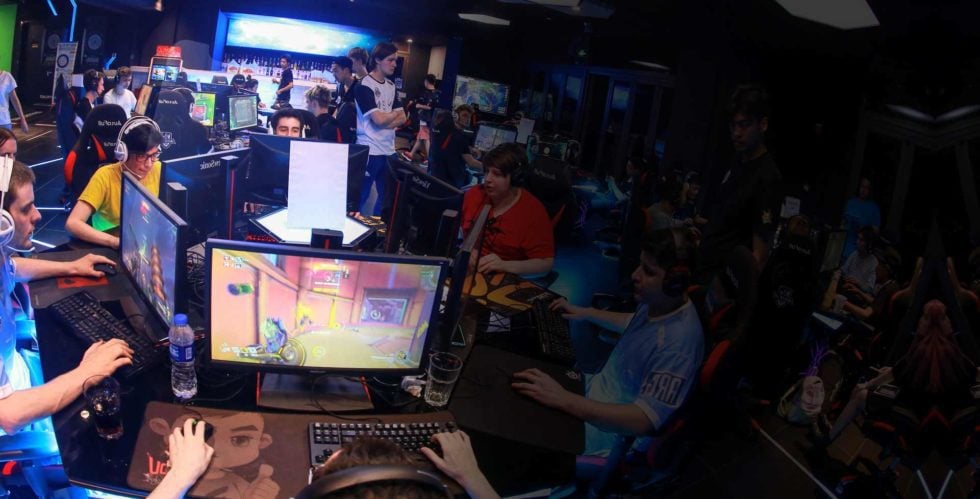 The Evolution of Online Gaming: From LAN to the Cloud